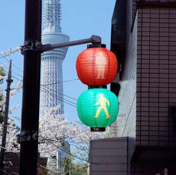 Chinese-lantern-traffic-lights